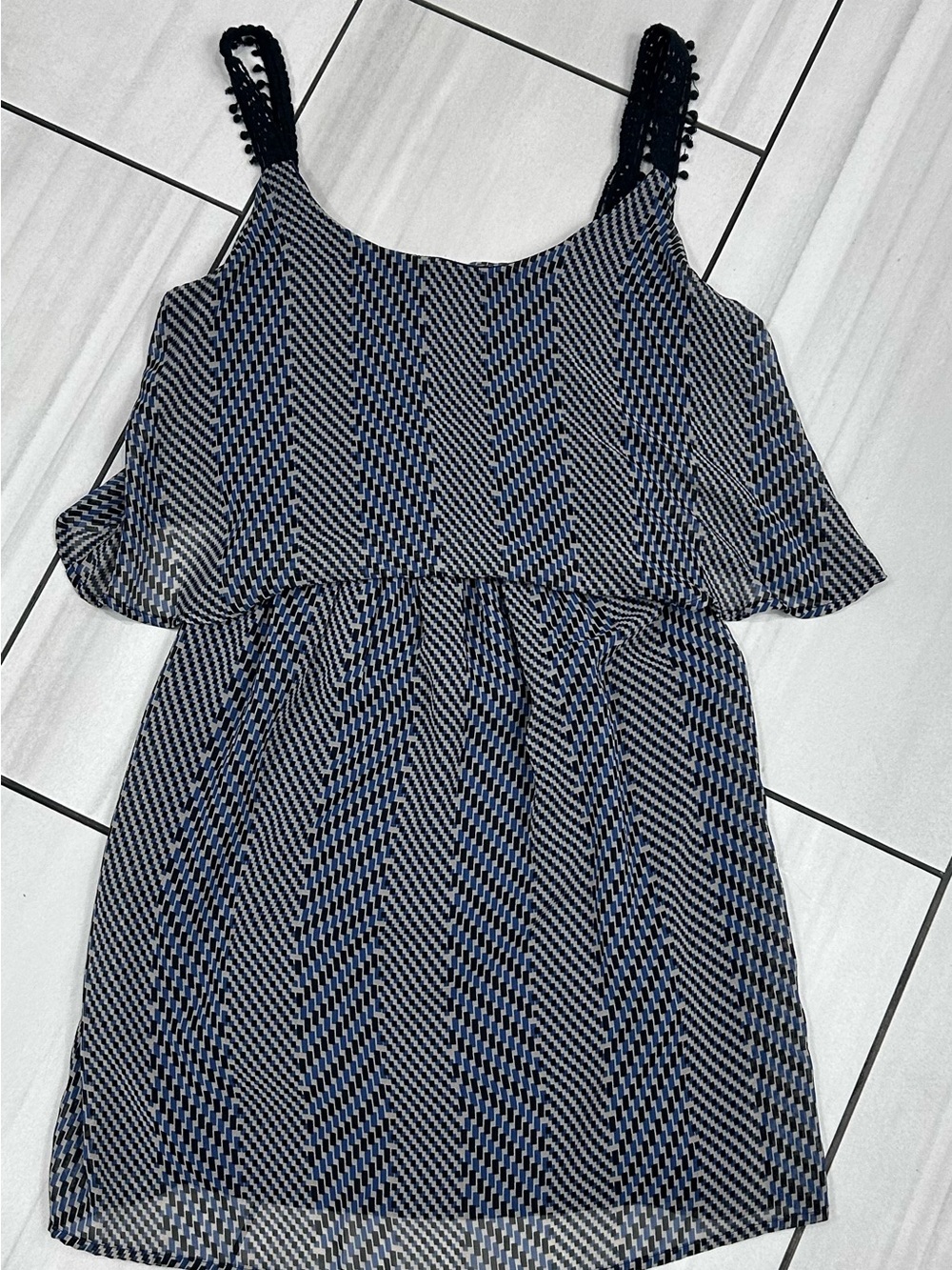 SAGE Spaghetti Strap Geometric Print Summer Blouse Blue Black size M